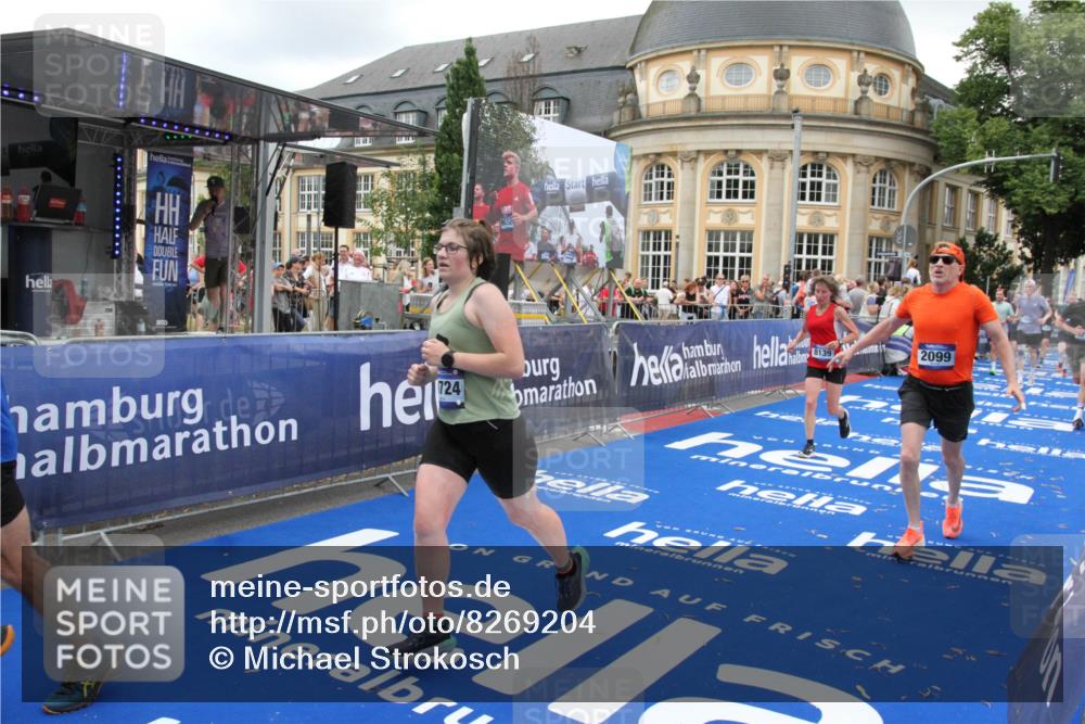 29.06.2025 - hella hamburg halbmarathon Michael Strokosch http://msf.ph/oto/8269204 29.06.2025 10:53:00 Ziel 1257, 1258, 2099, 4557, 4558, 4770, 5907, 7509, 8139, 8720, 8955, 10724, 12367, 12519, 12910, 14791, 15430, 18590, 18720 meine-sportfotos.de