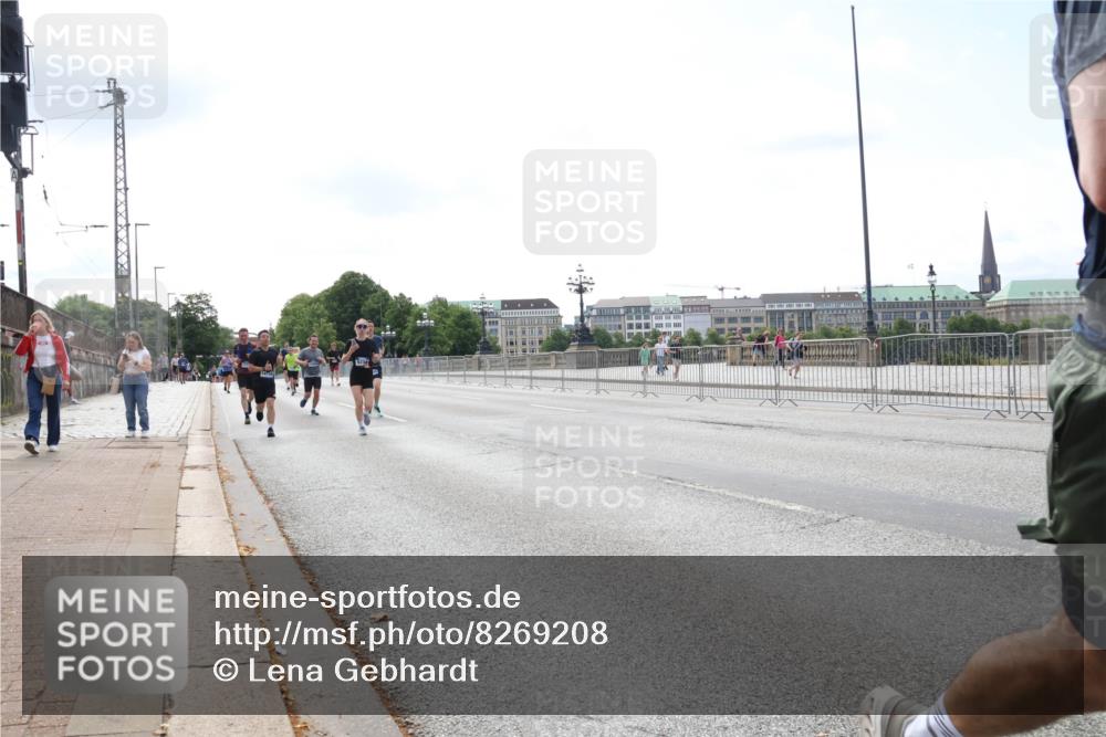 29.06.2025 - hella hamburg halbmarathon Lena Gebhardt http://msf.ph/oto/8269208 29.06.2025 10:11:17 Lombardsbrücke 1166, 1723, 1781, 1866, 2868, 3837, 4287, 5254, 5653, 7271, 7370, 8115, 8171, 8206, 8207, 8368, 8561, 9119, 10196, 10372, 11149, 11321, 11755, 12286, 12426, 12556, 12571, 12790, 12836, 13603, 13939, 14008, 14022, 14149, 14270, 15009, 15214, 15252, 15797, 15908, 16383, 17142, 17500, 17787, 18382, 19172, 19241 meine-sportfotos.de