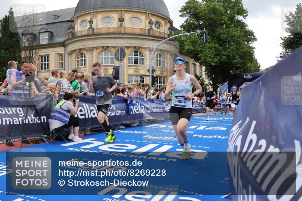 29.06.2025 - hella hamburg halbmarathon Strokosch-Dieckow http://msf.ph/oto/8269228 29.06.2025 10:46:07 Ziel 1569, 1759, 2048, 2590, 2707, 3087, 4949, 5648, 6388, 6460, 7450, 7961, 8269, 9585, 10796, 11094, 11125, 11936, 12269, 13630, 14804, 16136, 16466, 16475, 17190, 18081, 18702, 18797 meine-sportfotos.de