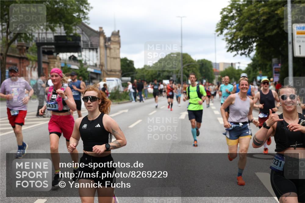 29.06.2025 - hella hamburg halbmarathon Yannick Fuchs http://msf.ph/oto/8269229 29.06.2025 10:48:59 20KM 1125, 1506, 1628, 2029, 2119, 2252, 2448, 2561, 2884, 2955, 3041, 3256, 3652, 3945, 4029, 4231, 4616, 4868, 4903, 4938, 5319, 6355, 6433, 6587, 6891, 6938, 8487, 8514, 8618, 8973, 10044, 10368, 10376, 11184, 11333, 11568, 11797, 11799, 11976, 12483, 12526, 12584, 12961, 13267, 13988, 14175, 14638, 14834, 14845, 14909, 15389, 15854, 15868, 15896, 16047, 16110, 16327, 17842, 18031, 18190, 18380 meine-sportfotos.de