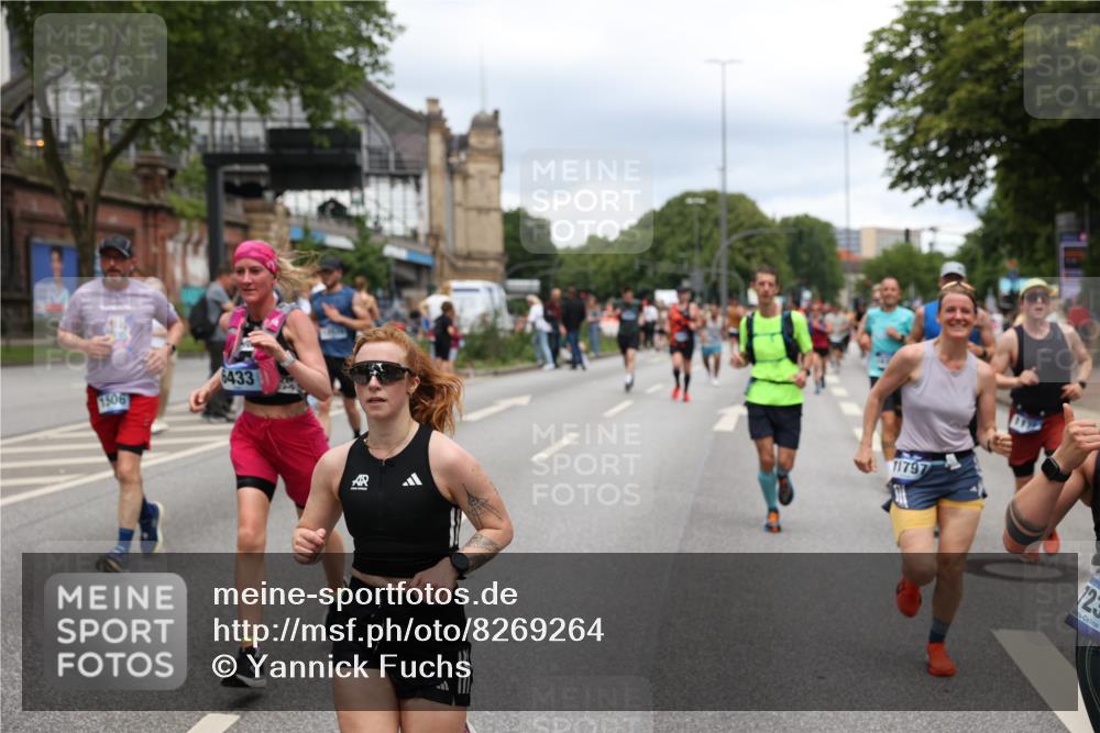 29.06.2025 - hella hamburg halbmarathon Yannick Fuchs http://msf.ph/oto/8269264 29.06.2025 10:48:59 20KM 1125, 1506, 1628, 2029, 2119, 2252, 2448, 2561, 2884, 2955, 3041, 3256, 3652, 3945, 4029, 4231, 4616, 4868, 4903, 4938, 5319, 6355, 6433, 6587, 6891, 6938, 8487, 8514, 8618, 8973, 10044, 10368, 10376, 11184, 11333, 11568, 11797, 11799, 11976, 12483, 12526, 12584, 12961, 13267, 13988, 14175, 14638, 14834, 14845, 14909, 15389, 15854, 15868, 15896, 16047, 16110, 16327, 17842, 18031, 18190, 18380 meine-sportfotos.de