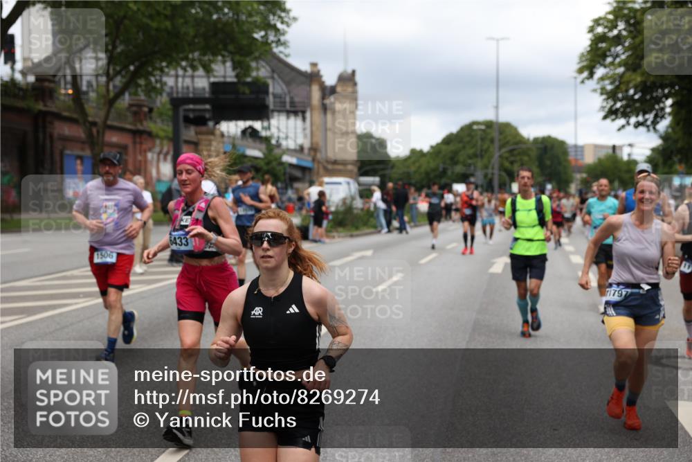 29.06.2025 - hella hamburg halbmarathon Yannick Fuchs http://msf.ph/oto/8269274 29.06.2025 10:48:59 20KM 1125, 1506, 1628, 2029, 2119, 2252, 2448, 2561, 2884, 2955, 3041, 3256, 3652, 3945, 4029, 4231, 4616, 4868, 4903, 4938, 5319, 6355, 6433, 6587, 6891, 6938, 8487, 8514, 8618, 8973, 10044, 10368, 10376, 11184, 11333, 11568, 11797, 11799, 11976, 12483, 12526, 12584, 12961, 13267, 13988, 14175, 14638, 14834, 14845, 14909, 15389, 15854, 15868, 15896, 16047, 16110, 16327, 17842, 18031, 18190, 18380 meine-sportfotos.de