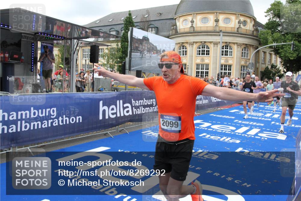 29.06.2025 - hella hamburg halbmarathon Michael Strokosch http://msf.ph/oto/8269292 29.06.2025 10:53:00 Ziel 1257, 1258, 2099, 4557, 4558, 4770, 5907, 7509, 8139, 8720, 8955, 10724, 12367, 12519, 12910, 14791, 15430, 18590, 18720 meine-sportfotos.de