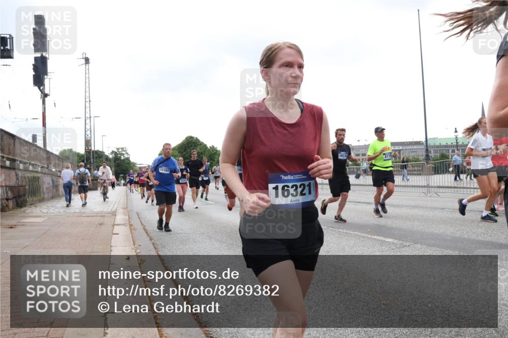 29.06.2025 - hella hamburg halbmarathon Lena Gebhardt http://msf.ph/oto/8269382 29.06.2025 10:46:18 Lombardsbrücke 1004, 1100, 1421, 1426, 1429, 1465, 1532, 1555, 1608, 1837, 1867, 1868, 2398, 2423, 2500, 2697, 2773, 2813, 2951, 2954, 3410, 3469, 4104, 4119, 4223, 4355, 4448, 4572, 5697, 5703, 5769, 5770, 5854, 5892, 6068, 6124, 6161, 6333, 6392, 7303, 7356, 7364, 7368, 7374, 7605, 7767, 7894, 7960, 7983, 8047, 8551, 8700, 9120, 9121, 9129, 9337, 9426, 9445, 10153, 10230, 10367, 10511, 11358, 11361, 11876, 11910, 12298, 12333, 12507, 12522, 13969, 14261, 15852 meine-sportfotos.de