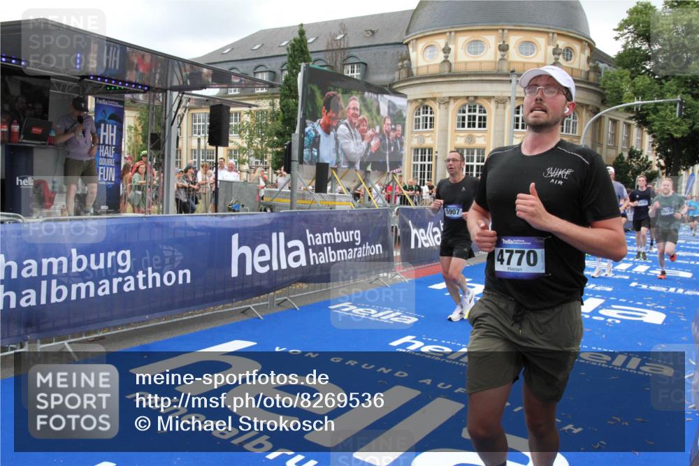 29.06.2025 - hella hamburg halbmarathon Michael Strokosch http://msf.ph/oto/8269536 29.06.2025 10:53:02 Ziel 2099, 3334, 4770, 5907, 7509, 8139, 8587, 9093, 10724, 12155, 12367, 12519, 12910, 14791, 15430, 18590, 18720 meine-sportfotos.de