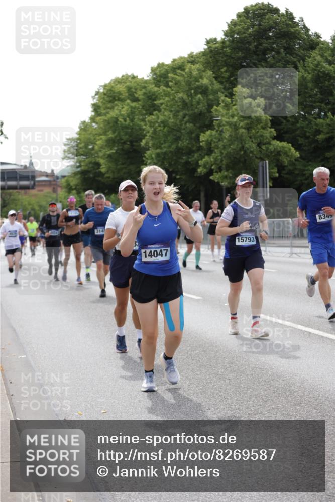 29.06.2025 - hella hamburg halbmarathon Jannik Wohlers http://msf.ph/oto/8269587 29.06.2025 10:33:48 Lombardsbrücke 1672, 1705, 1787, 2265, 2464, 2496, 2526, 2801, 2933, 3145, 3829, 3848, 4807, 4824, 4826, 5584, 6105, 7324, 7329, 8277, 8349, 8965, 10360, 10564, 11432, 11642, 11668, 12165, 12330, 12896, 13437, 13485, 13747, 14047, 14058, 14854, 14855, 14873, 14919, 15792, 15793, 15845, 15983, 16115, 16578, 17105, 17440, 17650, 17789, 17953, 18044 meine-sportfotos.de
