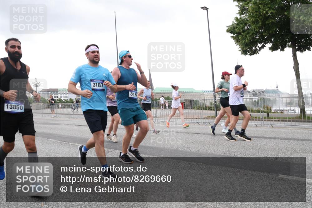 29.06.2025 - hella hamburg halbmarathon Lena Gebhardt http://msf.ph/oto/8269660 29.06.2025 10:54:15 Lombardsbrücke 13850, 3187, 318, 6691, 1017, 1263, 1687, 1744, 1753, 1762, 1779, 1789, 1822, 1949, 2079, 2244, 2372, 2532, 2600, 2761, 2854, 3055, 3079, 3187, 3188, 3249, 3364, 3465, 3467, 3557, 3761, 3795, 3857, 4323, 4685, 4720, 4838, 4971, 5157, 5185, 5216, 5309, 5430, 5514, 5804, 5817, 5898, 5933, 5964, 5993, 6023, 6039, 6192, 6279, 6468, 6583, 6987, 6988, 7498, 7614, 7670, 7874, 7946, 7986, 8801, 8803, 8867, 8924, 9130, 9138, 9203, 9503, 9572, 10207, 11354, 11390, 11785, 12930 meine-sportfotos.de