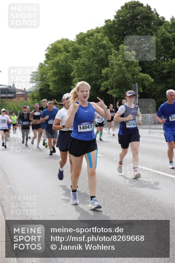 29.06.2025 - hella hamburg halbmarathon Jannik Wohlers http://msf.ph/oto/8269668 29.06.2025 10:33:48 Lombardsbrücke 1672, 1705, 1787, 2265, 2464, 2496, 2526, 2801, 2933, 3145, 3829, 3848, 4807, 4824, 4826, 5584, 6105, 7324, 7329, 8277, 8349, 8965, 10360, 10564, 11432, 11642, 11668, 12165, 12330, 12896, 13437, 13485, 13747, 14047, 14058, 14854, 14855, 14873, 14919, 15792, 15793, 15845, 15983, 16115, 16578, 17105, 17440, 17650, 17789, 17953, 18044 meine-sportfotos.de