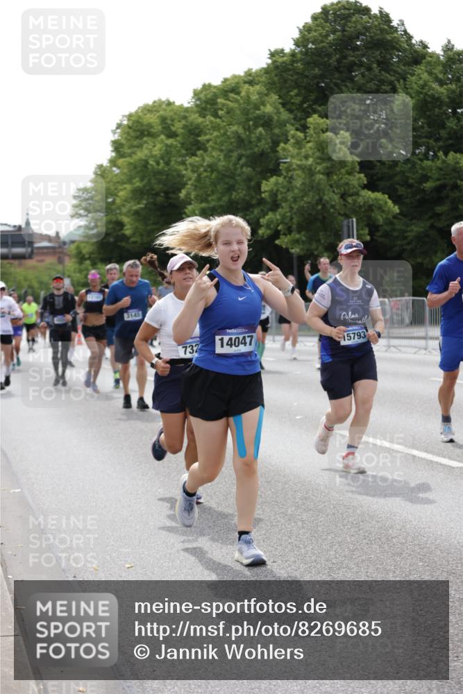 29.06.2025 - hella hamburg halbmarathon Jannik Wohlers http://msf.ph/oto/8269685 29.06.2025 10:33:49 Lombardsbrücke 1672, 1705, 1787, 2265, 2464, 2496, 2510, 2511, 2526, 2801, 2933, 3145, 3829, 3848, 4807, 4824, 4826, 6105, 6574, 7324, 7329, 8277, 8349, 8965, 10360, 10564, 11432, 11642, 11668, 12165, 12330, 12896, 13437, 13485, 13747, 14047, 14058, 14854, 14855, 14873, 14918, 14919, 15792, 15793, 15845, 15983, 16115, 16578, 17105, 17650, 17789, 17953, 18044 meine-sportfotos.de