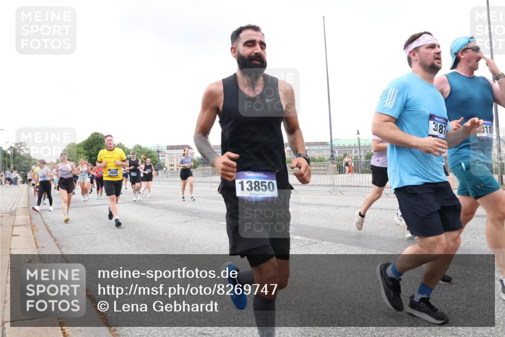 29.06.2025 - hella hamburg halbmarathon Lena Gebhardt http://msf.ph/oto/8269747 29.06.2025 10:54:16 Lombardsbrücke 285, 2600, 13850, 3187, 318, 1017, 1263, 1687, 1744, 1753, 1762, 1779, 1789, 1822, 1949, 2079, 2244, 2372, 2532, 2600, 2761, 2854, 3055, 3079, 3187, 3188, 3249, 3364, 3465, 3467, 3557, 3761, 3795, 3857, 4323, 4685, 4720, 4838, 4971, 5157, 5185, 5216, 5309, 5430, 5514, 5804, 5817, 5898, 5933, 5964, 5993, 6023, 6192, 6279, 6468, 6583, 6987, 6988, 7498, 7614, 7670, 7874, 7946, 7986, 8801, 8803, 8867, 8924, 9130, 9138, 9203, 9503, 9572, 10207, 11354, 11390, 11785, 12930 meine-sportfotos.de