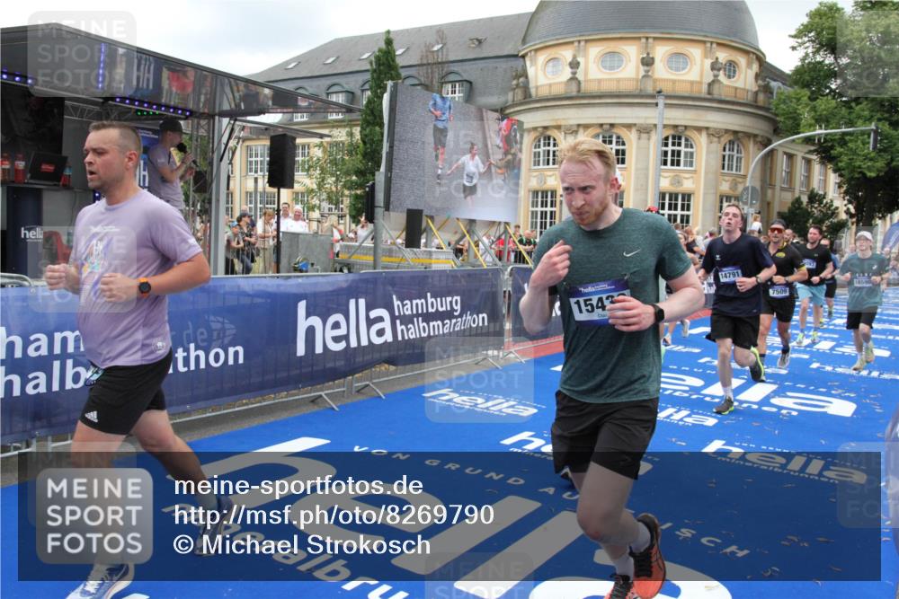 29.06.2025 - hella hamburg halbmarathon Michael Strokosch http://msf.ph/oto/8269790 29.06.2025 10:53:04 Ziel 3059, 3258, 3334, 4121, 4770, 5907, 7509, 7864, 8587, 9093, 9537, 12155, 12367, 12519, 12910, 14791, 15430, 18590, 18720 meine-sportfotos.de