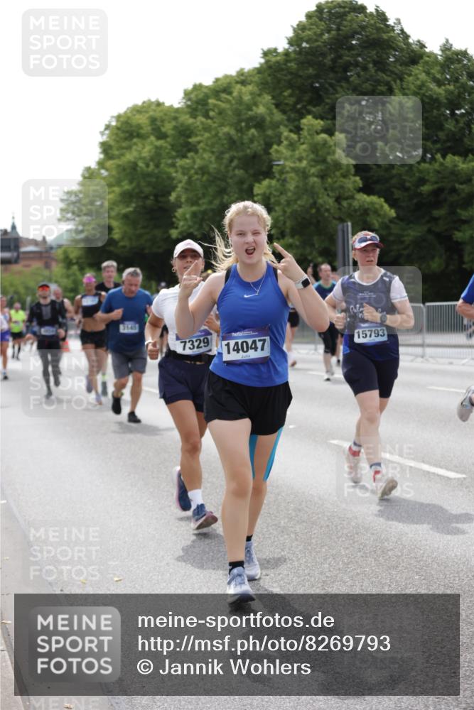 29.06.2025 - hella hamburg halbmarathon Jannik Wohlers http://msf.ph/oto/8269793 29.06.2025 10:33:49 Lombardsbrücke 1672, 1705, 1787, 2265, 2464, 2496, 2510, 2511, 2526, 2801, 2933, 3145, 3829, 3848, 4807, 4824, 4826, 6105, 6574, 7324, 7329, 8277, 8349, 8965, 10360, 10564, 11432, 11642, 11668, 12165, 12330, 12896, 13437, 13485, 13747, 14047, 14058, 14854, 14855, 14873, 14918, 14919, 15792, 15793, 15845, 15983, 16115, 16578, 17105, 17650, 17789, 17953, 18044 meine-sportfotos.de