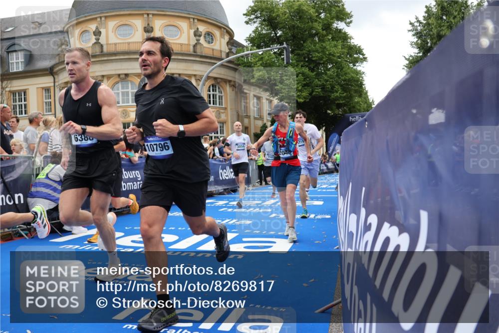 29.06.2025 - hella hamburg halbmarathon Strokosch-Dieckow http://msf.ph/oto/8269817 29.06.2025 10:46:16 Ziel 1569, 1600, 1759, 2048, 2590, 3056, 3087, 4949, 6388, 6691, 7335, 7450, 8142, 9497, 10796, 11094, 11185, 11773, 12171, 12651, 13698, 14200, 14262, 16127, 17190, 18118, 18211, 18637, 18797 meine-sportfotos.de