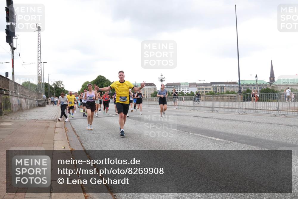29.06.2025 - hella hamburg halbmarathon Lena Gebhardt http://msf.ph/oto/8269908 29.06.2025 10:54:16 Lombardsbrücke 2600, 1017, 1263, 1687, 1744, 1753, 1762, 1779, 1789, 1822, 1949, 2079, 2244, 2372, 2532, 2600, 2761, 2854, 3055, 3079, 3187, 3188, 3249, 3364, 3465, 3467, 3557, 3761, 3795, 3857, 4323, 4685, 4720, 4838, 4971, 5157, 5185, 5216, 5309, 5430, 5514, 5804, 5817, 5898, 5933, 5964, 5993, 6023, 6192, 6279, 6468, 6583, 6987, 6988, 7498, 7614, 7670, 7874, 7946, 7986, 8801, 8803, 8867, 8924, 9130, 9138, 9203, 9503, 9572, 10207, 11354, 11390, 11785, 12930 meine-sportfotos.de
