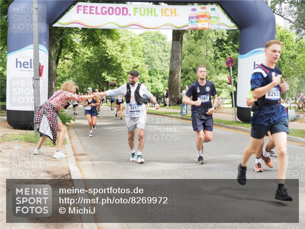 29.06.2025 - hella hamburg halbmarathon MichiJ http://msf.ph/oto/8269972 29.06.2025 10:55:39 Zwischen KM18-KM19 1071, 2281, 3154, 6217, 8263, 8632, 9075, 14868, 15697, 18176 meine-sportfotos.de