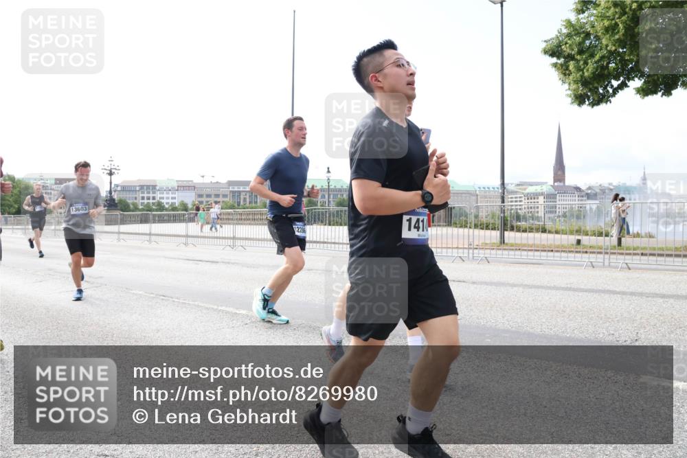 29.06.2025 - hella hamburg halbmarathon Lena Gebhardt http://msf.ph/oto/8269980 29.06.2025 10:11:21 Lombardsbrücke 1166, 1723, 1781, 1866, 2868, 3837, 4287, 5254, 5653, 7271, 7370, 8115, 8171, 8206, 8207, 8368, 8561, 8807, 8810, 9119, 10196, 10372, 11149, 11321, 11755, 12286, 12556, 12571, 12790, 12836, 13203, 13603, 13939, 14008, 14022, 14149, 14270, 15009, 15252, 15797, 15908, 16383, 17142, 17500, 17787, 18278, 18382, 19172, 19241 meine-sportfotos.de