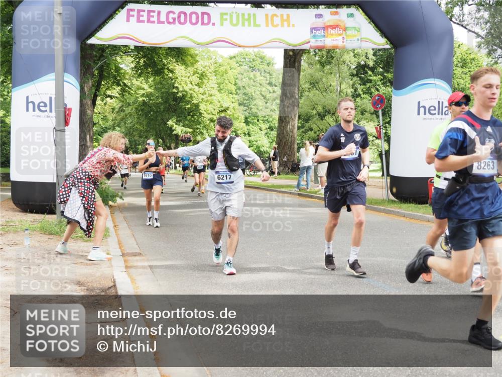 29.06.2025 - hella hamburg halbmarathon MichiJ http://msf.ph/oto/8269994 29.06.2025 10:55:39 Zwischen KM18-KM19 1071, 2281, 3154, 6217, 8263, 8632, 9075, 14868, 15697, 18176 meine-sportfotos.de