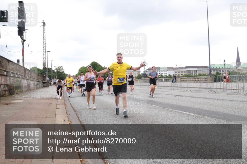 29.06.2025 - hella hamburg halbmarathon Lena Gebhardt http://msf.ph/oto/8270009 29.06.2025 10:54:17 Lombardsbrücke 2854, 2600, 1017, 1263, 1687, 1744, 1753, 1762, 1779, 1789, 1822, 1949, 2079, 2244, 2372, 2532, 2600, 2761, 2854, 3079, 3187, 3188, 3249, 3364, 3465, 3467, 3557, 3761, 3795, 3857, 4323, 4685, 4720, 4838, 4971, 5157, 5185, 5216, 5309, 5430, 5514, 5804, 5817, 5898, 5933, 5964, 5993, 6023, 6192, 6279, 6468, 6583, 6987, 6988, 7498, 7614, 7670, 7874, 7946, 7986, 8801, 8803, 8867, 8924, 9130, 9138, 9203, 9503, 9572, 10207, 11354, 11390, 11785, 12930 meine-sportfotos.de