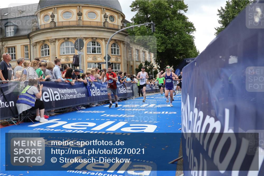 29.06.2025 - hella hamburg halbmarathon Strokosch-Dieckow http://msf.ph/oto/8270021 29.06.2025 10:46:20 Ziel 1569, 1600, 2048, 2222, 2590, 2842, 3056, 4237, 4949, 6388, 6421, 6691, 6978, 7335, 8142, 8981, 9497, 9786, 10796, 11185, 11773, 12171, 12651, 12891, 13698, 14045, 14200, 14228, 14262, 14482, 15157, 16127, 17190, 18118, 18211, 18637, 19209 meine-sportfotos.de