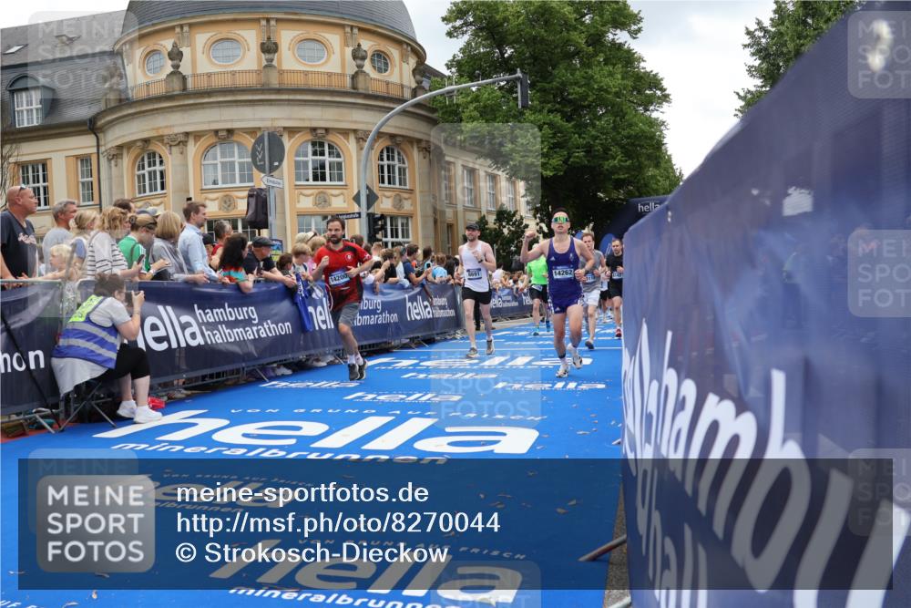 29.06.2025 - hella hamburg halbmarathon Strokosch-Dieckow http://msf.ph/oto/8270044 29.06.2025 10:46:20 Ziel 1569, 1600, 2048, 2222, 2590, 2842, 3056, 4237, 4949, 6388, 6421, 6691, 6978, 7335, 8142, 8981, 9497, 9786, 10796, 11185, 11773, 12171, 12651, 12891, 13698, 14045, 14200, 14228, 14262, 14482, 15157, 16127, 17190, 18118, 18211, 18637, 19209 meine-sportfotos.de
