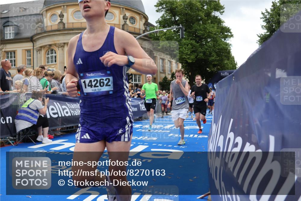 29.06.2025 - hella hamburg halbmarathon Strokosch-Dieckow http://msf.ph/oto/8270163 29.06.2025 10:46:22 Ziel 1600, 2222, 2842, 3056, 4237, 4497, 6421, 6691, 6978, 7335, 8142, 8981, 9386, 9497, 9786, 11185, 11773, 12171, 12651, 12891, 13698, 14045, 14200, 14228, 14262, 14482, 15157, 16127, 18118, 18211, 18637, 19209 meine-sportfotos.de