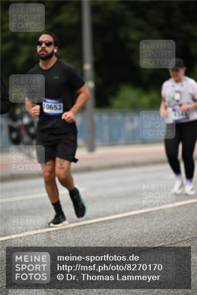 29.06.2025 - hella hamburg halbmarathon Dr. Thomas Lammeyer http://msf.ph/oto/8270170 29.06.2025 10:35:52 Kennedybrücke 1235, 1844, 2672, 2831, 2832, 3358, 3396, 3571, 3681, 4877, 4953, 5165, 5350, 5496, 5846, 5965, 6160, 6344, 6573, 7295, 7334, 7816, 7898, 8304, 8538, 8757, 8806, 9078, 9104, 9478, 9882, 9883, 10240, 10421, 10435, 10653, 11178 meine-sportfotos.de