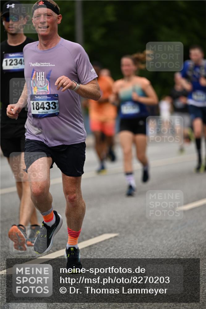 29.06.2025 - hella hamburg halbmarathon Dr. Thomas Lammeyer http://msf.ph/oto/8270203 29.06.2025 10:35:53 Kennedybrücke 1235, 1844, 2672, 2831, 2832, 3358, 3396, 3571, 3681, 4877, 4953, 5165, 5350, 5496, 5846, 5965, 6160, 6344, 6573, 7295, 7334, 7816, 7898, 8304, 8538, 8757, 8806, 9078, 9104, 9478, 9882, 9883, 10421, 10435, 10653 meine-sportfotos.de