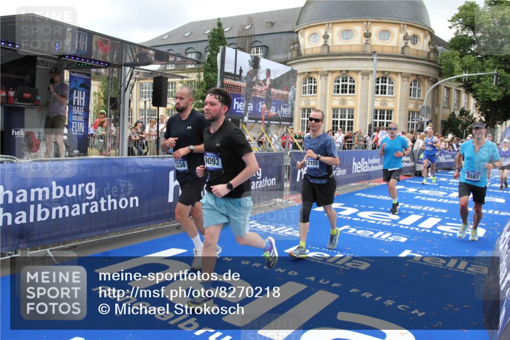 29.06.2025 - hella hamburg halbmarathon Michael Strokosch http://msf.ph/oto/8270218 29.06.2025 10:53:07 Ziel 2208, 3059, 3258, 3334, 4121, 7509, 7864, 8587, 9093, 9537, 12155, 12367, 12519, 12910, 14323, 14791, 18590, 19208 meine-sportfotos.de