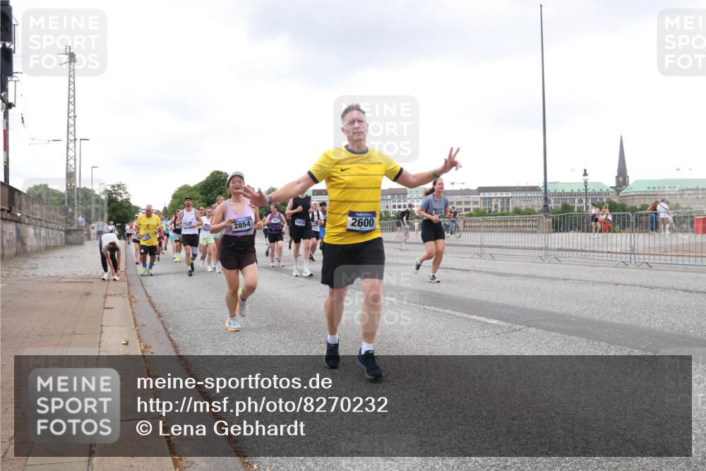 29.06.2025 - hella hamburg halbmarathon Lena Gebhardt http://msf.ph/oto/8270232 29.06.2025 10:54:18 Lombardsbrücke 2854, 14410, 2600, 1017, 1263, 1687, 1744, 1762, 1779, 1789, 1822, 1949, 2079, 2244, 2372, 2532, 2600, 2761, 2854, 3079, 3187, 3188, 3249, 3364, 3465, 3467, 3557, 3761, 3795, 3857, 4323, 4685, 4720, 4838, 4971, 5157, 5185, 5216, 5309, 5430, 5514, 5804, 5817, 5898, 5933, 5964, 5993, 6023, 6192, 6279, 6468, 6583, 6987, 6988, 7498, 7614, 7670, 7874, 7946, 7986, 8801, 8803, 8867, 8924, 9130, 9138, 9203, 9503, 9572, 10207, 11354, 11390, 11785, 12930 meine-sportfotos.de