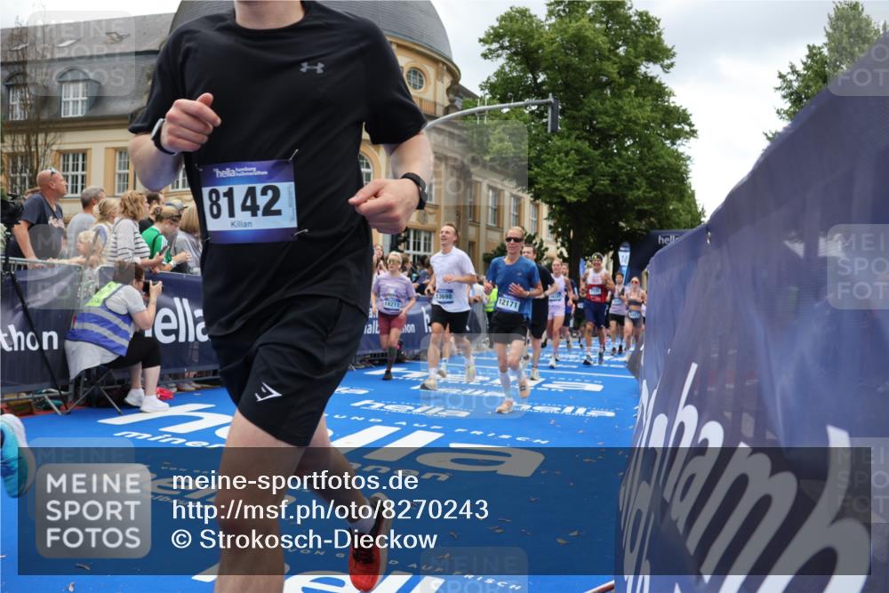 29.06.2025 - hella hamburg halbmarathon Strokosch-Dieckow http://msf.ph/oto/8270243 29.06.2025 10:46:23 Ziel 1600, 2222, 2842, 4237, 4497, 6421, 6691, 6978, 7335, 8142, 8482, 8981, 9232, 9386, 9786, 11185, 11773, 12171, 12651, 12891, 13698, 14045, 14200, 14228, 14262, 14482, 15157, 16127, 18118, 18211, 18637, 19209 meine-sportfotos.de