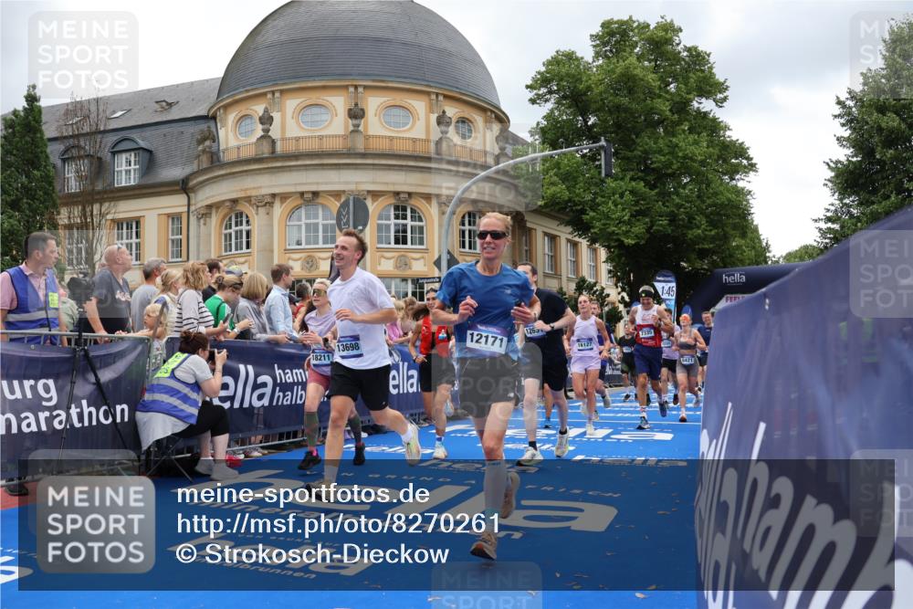 29.06.2025 - hella hamburg halbmarathon Strokosch-Dieckow http://msf.ph/oto/8270261 29.06.2025 10:46:24 Ziel 1600, 2222, 2842, 4237, 4497, 6421, 6691, 6978, 7335, 8142, 8482, 8981, 9232, 9386, 9529, 9786, 11185, 11773, 12171, 12651, 12891, 13698, 14045, 14200, 14228, 14262, 14482, 15157, 16127, 17281, 17461, 18118, 18211, 18637, 19209 meine-sportfotos.de