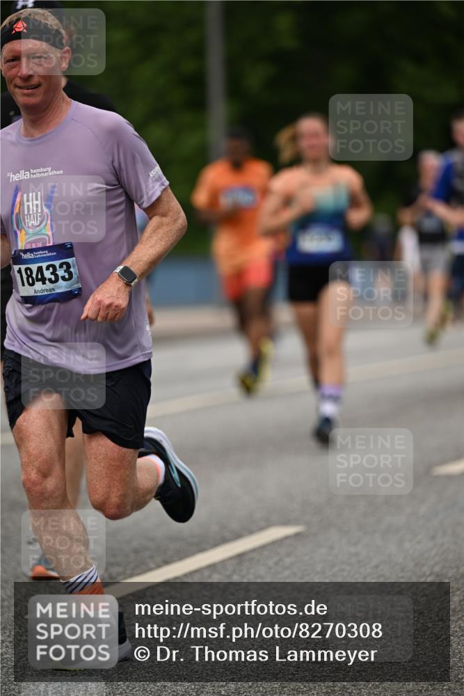 29.06.2025 - hella hamburg halbmarathon Dr. Thomas Lammeyer http://msf.ph/oto/8270308 29.06.2025 10:35:54 Kennedybrücke 1235, 2672, 2831, 2832, 3358, 3396, 3571, 3681, 4877, 4953, 5350, 5496, 5846, 5965, 6160, 6344, 6573, 7295, 7334, 7816, 7898, 8304, 8538, 8757, 8806, 9078, 9104, 9478, 9882, 9883, 10421, 10435, 10653 meine-sportfotos.de