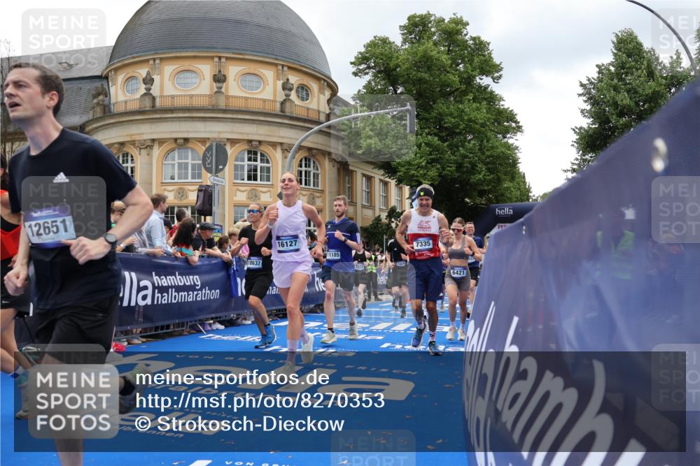 29.06.2025 - hella hamburg halbmarathon Strokosch-Dieckow http://msf.ph/oto/8270353 29.06.2025 10:46:25 Ziel 1600, 2222, 2842, 4237, 4497, 5459, 6421, 6691, 6978, 7335, 8142, 8482, 8981, 9232, 9386, 9529, 9786, 11185, 11773, 12171, 12651, 12891, 13698, 14045, 14200, 14228, 14262, 14482, 15157, 16127, 17281, 17461, 18118, 18211, 18637, 18882, 19209 meine-sportfotos.de