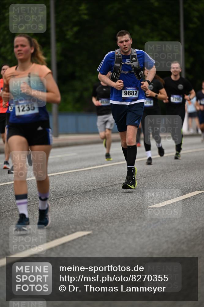 29.06.2025 - hella hamburg halbmarathon Dr. Thomas Lammeyer http://msf.ph/oto/8270355 29.06.2025 10:35:55 Kennedybrücke 1235, 2672, 2831, 2832, 3358, 3396, 3571, 3681, 4877, 4953, 5350, 5496, 5846, 6344, 6573, 7295, 7334, 7816, 7898, 8304, 8538, 8757, 8806, 9078, 9104, 9478, 9882, 9883, 10421, 10435, 10653 meine-sportfotos.de
