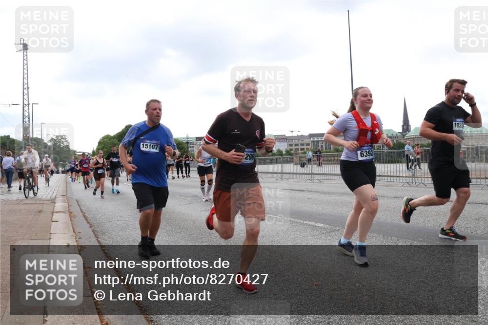 29.06.2025 - hella hamburg halbmarathon Lena Gebhardt http://msf.ph/oto/8270427 29.06.2025 10:46:19 Lombardsbrücke 1004, 1100, 1421, 1426, 1429, 1465, 1532, 1555, 1608, 1837, 1867, 1868, 2398, 2423, 2500, 2697, 2773, 2813, 2951, 2954, 3410, 3469, 4104, 4119, 4223, 4355, 4448, 4572, 4604, 5697, 5703, 5769, 5770, 5854, 5892, 6068, 6124, 6161, 6333, 6392, 7303, 7356, 7364, 7368, 7374, 7605, 7767, 7894, 7960, 7983, 8047, 8551, 8700, 9120, 9121, 9129, 9337, 9426, 9445, 9691, 10153, 10230, 10511, 11358, 11361, 11876, 11910, 12298, 12333, 12507, 12522, 13969, 14261, 15852, 16882 meine-sportfotos.de