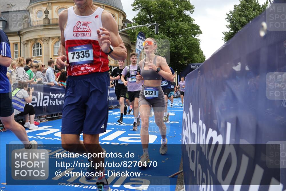 29.06.2025 - hella hamburg halbmarathon Strokosch-Dieckow http://msf.ph/oto/8270470 29.06.2025 10:46:27 Ziel 1600, 2222, 2842, 4237, 4497, 5459, 6421, 6978, 7335, 8142, 8482, 8981, 9232, 9386, 9529, 9786, 11185, 11773, 12171, 12651, 12891, 13525, 13698, 14045, 14228, 14482, 15157, 15206, 16127, 17281, 17461, 18211, 18637, 18882, 19209 meine-sportfotos.de