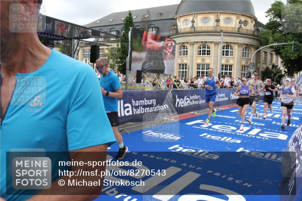 29.06.2025 - hella hamburg halbmarathon Michael Strokosch http://msf.ph/oto/8270543 29.06.2025 10:53:09 Ziel 2111, 2208, 3059, 3258, 3334, 4121, 7864, 8587, 9093, 9537, 12155, 12910, 14323, 19208 meine-sportfotos.de