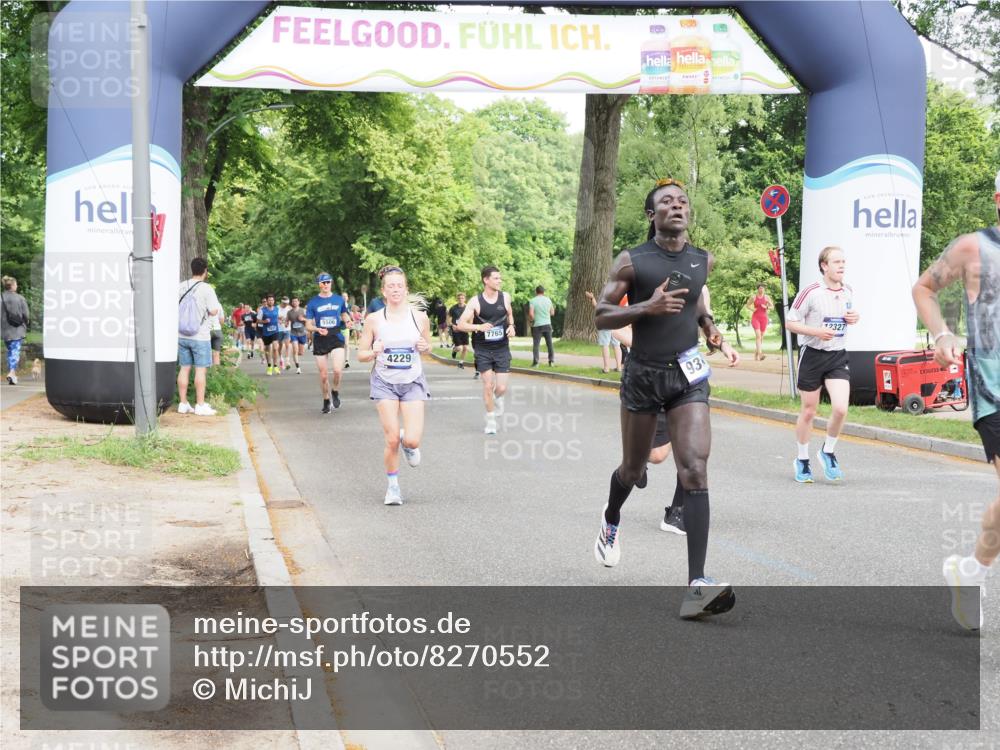 29.06.2025 - hella hamburg halbmarathon MichiJ http://msf.ph/oto/8270552 29.06.2025 10:31:14 Zwischen KM18-KM19 1353, 2233, 2653, 3116, 3697, 4229, 7448, 7635, 7734, 7765, 9364, 10216, 11907, 12327, 14210, 15233, 15301, 15921, 16626, 17363, 17733, 17864, 17911, 18274, 18449, 18632, 18659, 18920, 18987, 19090 meine-sportfotos.de