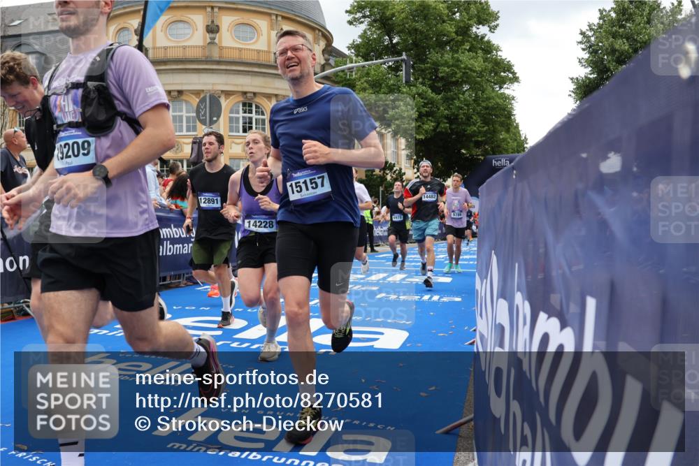 29.06.2025 - hella hamburg halbmarathon Strokosch-Dieckow http://msf.ph/oto/8270581 29.06.2025 10:46:28 Ziel 2222, 2842, 4237, 4497, 5459, 6421, 6978, 7335, 8482, 8981, 9232, 9386, 9529, 9786, 11185, 11773, 12171, 12651, 12891, 13525, 13698, 14045, 14228, 14482, 15133, 15157, 15206, 16127, 17281, 17461, 18211, 18637, 18882, 19209 meine-sportfotos.de