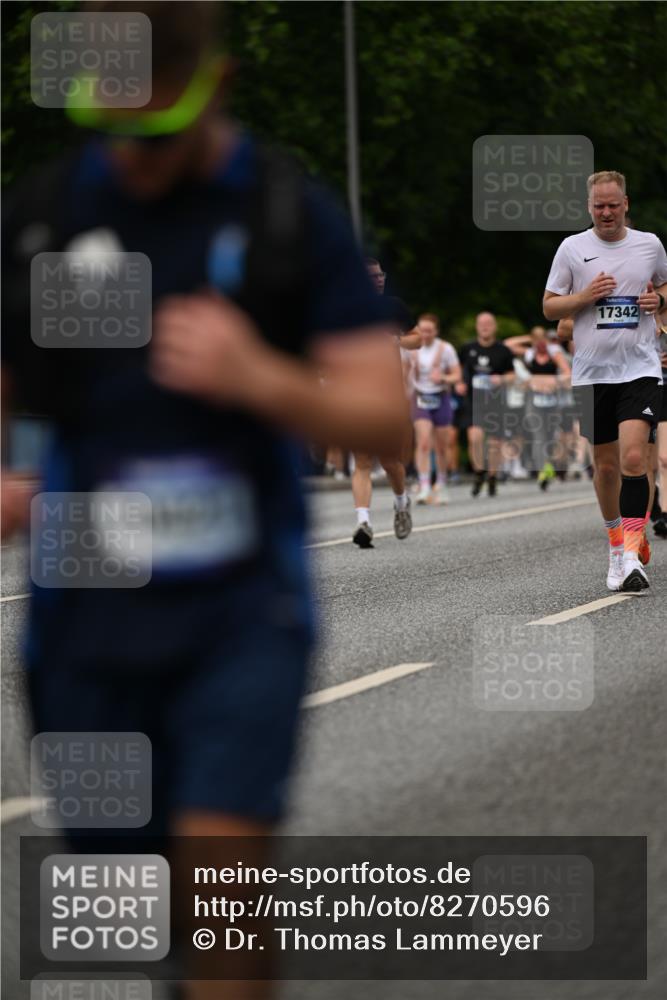 29.06.2025 - hella hamburg halbmarathon Dr. Thomas Lammeyer http://msf.ph/oto/8270596 29.06.2025 10:36:00 Kennedybrücke 1235, 2672, 3358, 3752, 4877, 4924, 5496, 5743, 6344, 7295, 7334, 7344, 7570, 7695, 7816, 7898, 8304, 8538, 8757, 9478, 9604, 9882, 9883, 10421, 10653 meine-sportfotos.de
