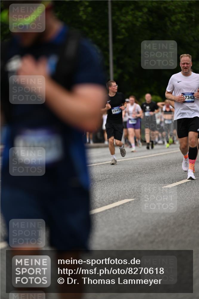 29.06.2025 - hella hamburg halbmarathon Dr. Thomas Lammeyer http://msf.ph/oto/8270618 29.06.2025 10:36:00 Kennedybrücke 1235, 2672, 3358, 3752, 4877, 4924, 5496, 5743, 6344, 7295, 7334, 7344, 7570, 7695, 7816, 7898, 8304, 8538, 8757, 9478, 9604, 9882, 9883, 10421, 10653 meine-sportfotos.de