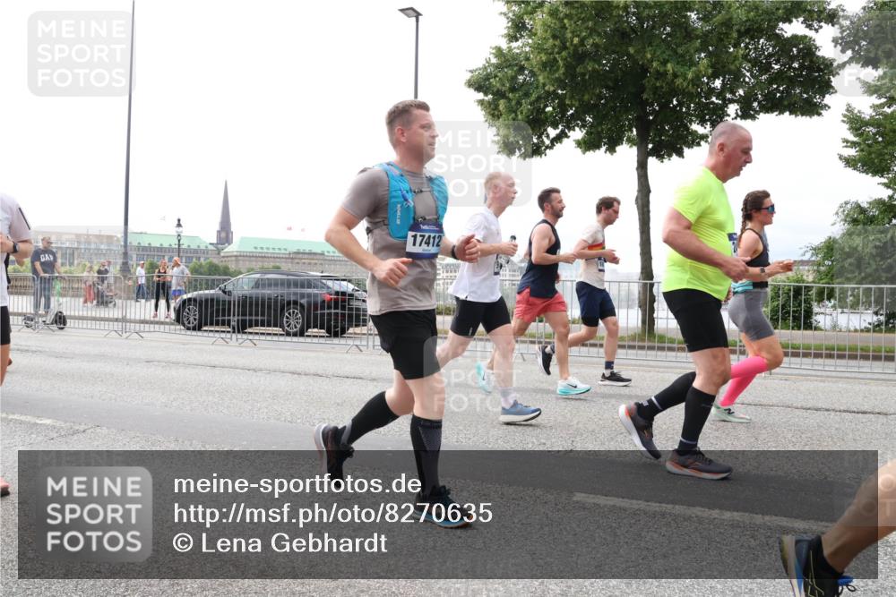 29.06.2025 - hella hamburg halbmarathon Lena Gebhardt http://msf.ph/oto/8270635 29.06.2025 10:34:49 Lombardsbrücke 17412, 1025, 1284, 1849, 2023, 2355, 2412, 2510, 2511, 3130, 3409, 3420, 4540, 4884, 5453, 5609, 6034, 6171, 6310, 6329, 6335, 6379, 6397, 6571, 6574, 6803, 6843, 7020, 7299, 7386, 7644, 7733, 8369, 8705, 8793, 9122, 9164, 9248, 9379, 9448, 9514, 10335, 10358, 10464, 10606, 10674, 11122, 11245, 11646, 11872, 12019, 12164, 12236, 12382, 12764, 13957, 15477, 16238, 16311, 16390, 16682, 16919, 17230, 18158, 18941 meine-sportfotos.de
