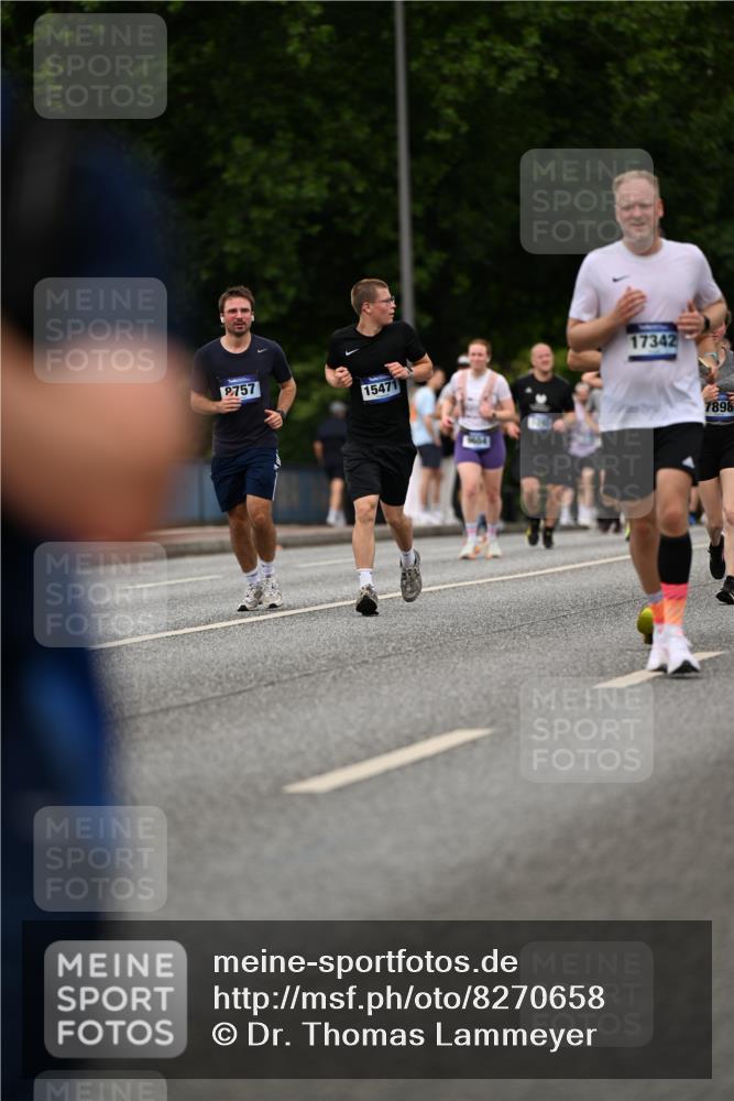 29.06.2025 - hella hamburg halbmarathon Dr. Thomas Lammeyer http://msf.ph/oto/8270658 29.06.2025 10:36:01 Kennedybrücke 1235, 2672, 3358, 3752, 4314, 4877, 4924, 5496, 5601, 5743, 6344, 7295, 7334, 7344, 7570, 7695, 7816, 7898, 8304, 8538, 8757, 9478, 9604, 9882, 10421, 10653 meine-sportfotos.de