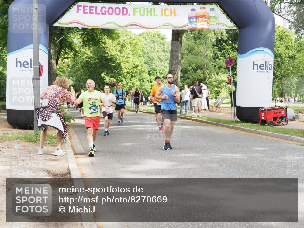 29.06.2025 - hella hamburg halbmarathon MichiJ http://msf.ph/oto/8270669 29.06.2025 10:55:46 Zwischen KM18-KM19 1610, 2281, 4453, 6026, 6217, 8563, 15369, 16687, 18189 meine-sportfotos.de