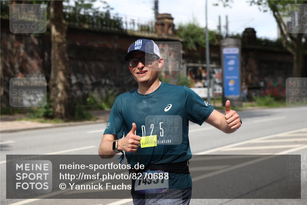 29.06.2025 - hella hamburg halbmarathon Yannick Fuchs http://msf.ph/oto/8270688 29.06.2025 10:36:58 20KM 1209, 1312, 1700, 1903, 2233, 3523, 4235, 4823, 5436, 5682, 6639, 6721, 6770, 7035, 7363, 7448, 7693, 7734, 7765, 7865, 9833, 10216, 10469, 11907, 12098, 13446, 13483, 13709, 13725, 14811, 15095, 15175, 15270, 15297, 15301, 16295, 16507, 16626, 16660, 16677, 17000, 17016, 17177, 17363, 17637, 17864, 18330, 18559, 18632, 18680, 18920 meine-sportfotos.de