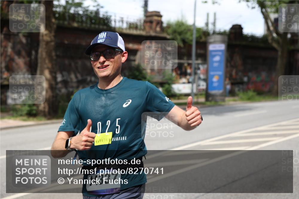29.06.2025 - hella hamburg halbmarathon Yannick Fuchs http://msf.ph/oto/8270741 29.06.2025 10:36:58 20KM 1209, 1312, 1700, 1903, 2233, 3523, 4235, 4823, 5436, 5682, 6639, 6721, 6770, 7035, 7363, 7448, 7693, 7734, 7765, 7865, 9833, 10216, 10469, 11907, 12098, 13446, 13483, 13709, 13725, 14811, 15095, 15175, 15270, 15297, 15301, 16295, 16507, 16626, 16660, 16677, 17000, 17016, 17177, 17363, 17637, 17864, 18330, 18559, 18632, 18680, 18920 meine-sportfotos.de