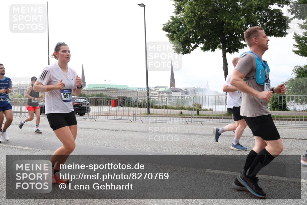 29.06.2025 - hella hamburg halbmarathon Lena Gebhardt http://msf.ph/oto/8270769 29.06.2025 10:34:49 Lombardsbrücke 3705, 6571, 1025, 1284, 1849, 2023, 2355, 2412, 2510, 2511, 3130, 3409, 3420, 4540, 4884, 5453, 5609, 6034, 6171, 6310, 6329, 6335, 6379, 6397, 6571, 6574, 6803, 6843, 7020, 7299, 7386, 7644, 7733, 8369, 8705, 8793, 9122, 9164, 9248, 9379, 9448, 9514, 10335, 10358, 10464, 10606, 10674, 11122, 11245, 11646, 11872, 12019, 12164, 12236, 12382, 12764, 13957, 15477, 16238, 16311, 16390, 16682, 16919, 17230, 18158, 18941 meine-sportfotos.de