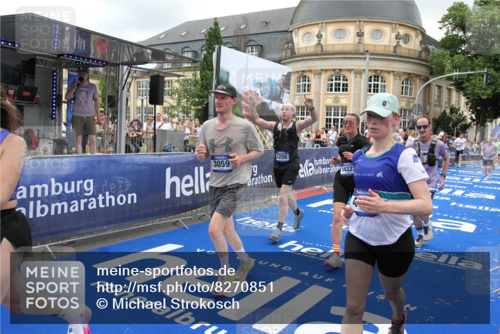 29.06.2025 - hella hamburg halbmarathon Michael Strokosch http://msf.ph/oto/8270851 29.06.2025 10:53:11 Ziel 2111, 2208, 3059, 3258, 4121, 7864, 8587, 9537, 14323, 16986, 19208 meine-sportfotos.de
