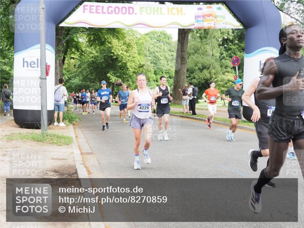 29.06.2025 - hella hamburg halbmarathon MichiJ http://msf.ph/oto/8270859 29.06.2025 10:31:15 Zwischen KM18-KM19 1353, 2653, 3116, 3697, 4229, 4235, 7448, 7635, 7734, 7765, 9364, 10216, 11907, 12327, 15233, 16626, 17733, 17864, 17911, 18274, 18449, 18632, 18659, 18920, 18987, 19090 meine-sportfotos.de