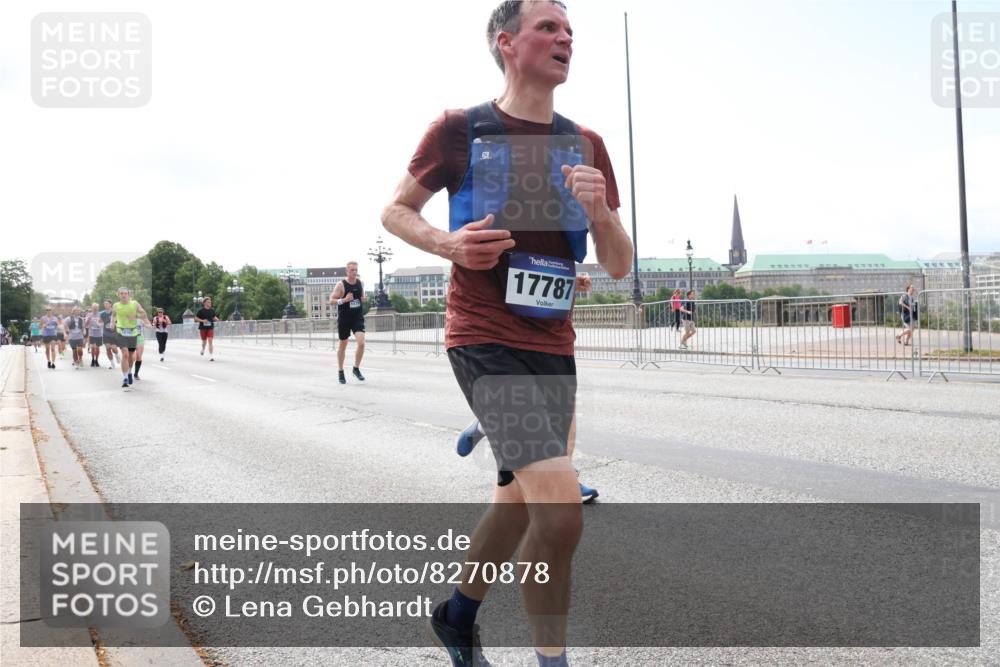 29.06.2025 - hella hamburg halbmarathon Lena Gebhardt http://msf.ph/oto/8270878 29.06.2025 10:11:22 Lombardsbrücke 1166, 1531, 1723, 1781, 1866, 2868, 3837, 4287, 5254, 5653, 7271, 7370, 8115, 8171, 8206, 8207, 8368, 8561, 8807, 8810, 9119, 10196, 10372, 11149, 11321, 11755, 12286, 12556, 12571, 12790, 12836, 13203, 13603, 13939, 14008, 14022, 14149, 14270, 15009, 15252, 15797, 15908, 16383, 17142, 17500, 17787, 18278, 18382, 19172, 19241 meine-sportfotos.de